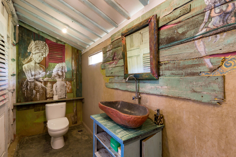 Bathroom 4, Kampung Jimba, Badung