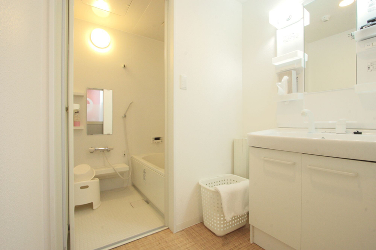 Bathroom 3, Toyotaya Hostel, Nishinomiya