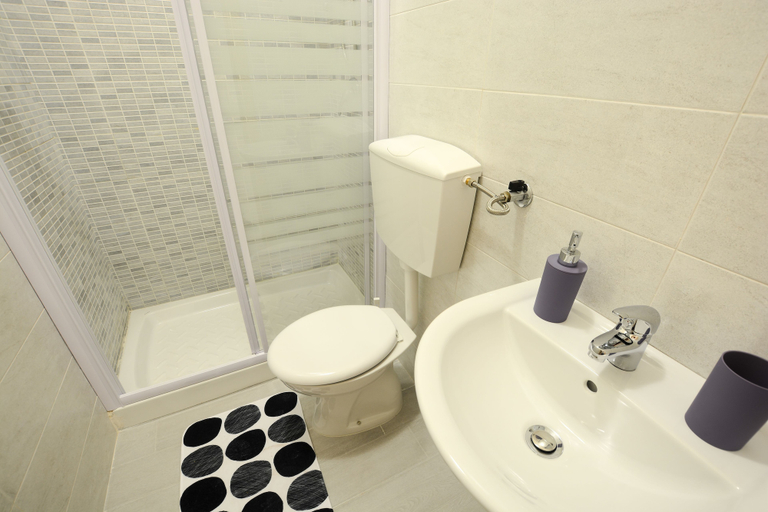 Bathroom 4, La Rosa del Mediterraneo, Brindisi