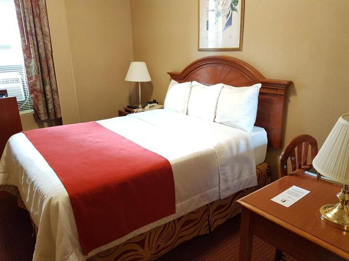 Bedroom 3, Hotel Newton (CLOSED), New York