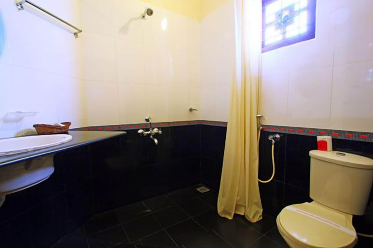 Bathroom 4, Deshadan Cliff and Beach Resort, Thiruvananthapuram