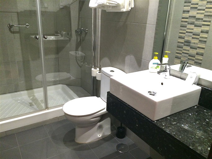 Bathroom 4, Hotel Castilla Guerrero, Málaga