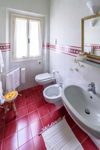 Bathroom 5, Osteria del Povero Diavolo, Rimini