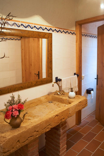 Bathroom 4, Can Barrull, Girona