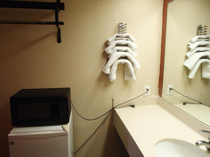 Bathroom 5, Sunrise Inn, Calcasieu