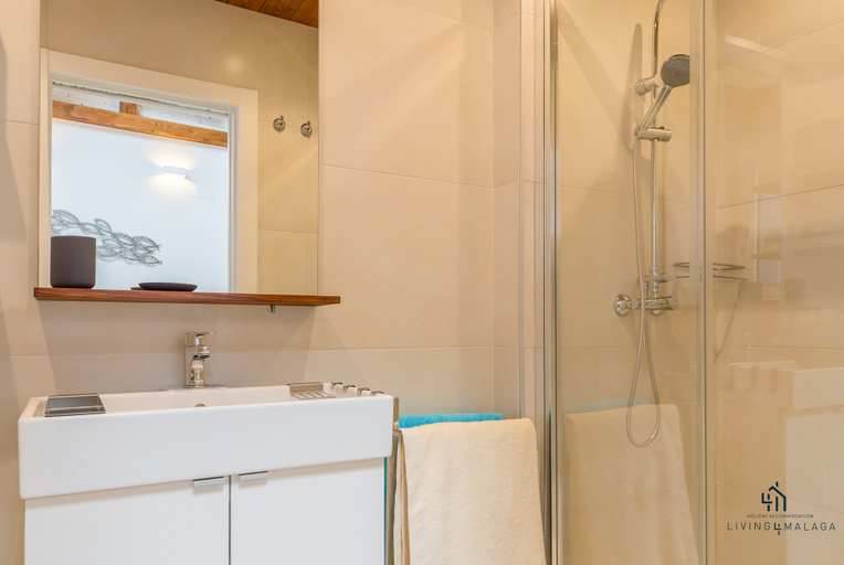 Bathroom 3, Living4Malaga Skyline Apartments, Málaga
