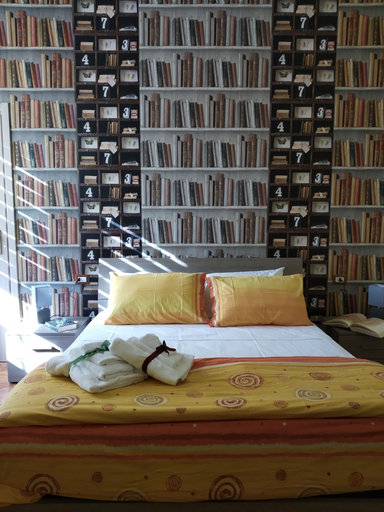 Bedroom 4, Non ci resta che Napoli, Napoli