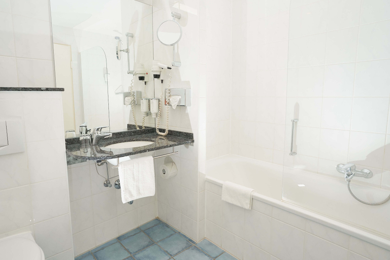 Bathroom 5, Stadthotel Engel, Karlsruhe