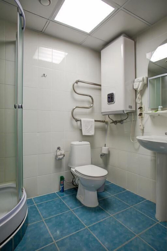 Bathroom 3, AZIMUT Hotel Kemerovo, Kemerovskiy rayon