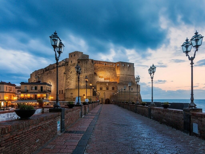 Exterior & Views 2, Cloister Inn, Napoli