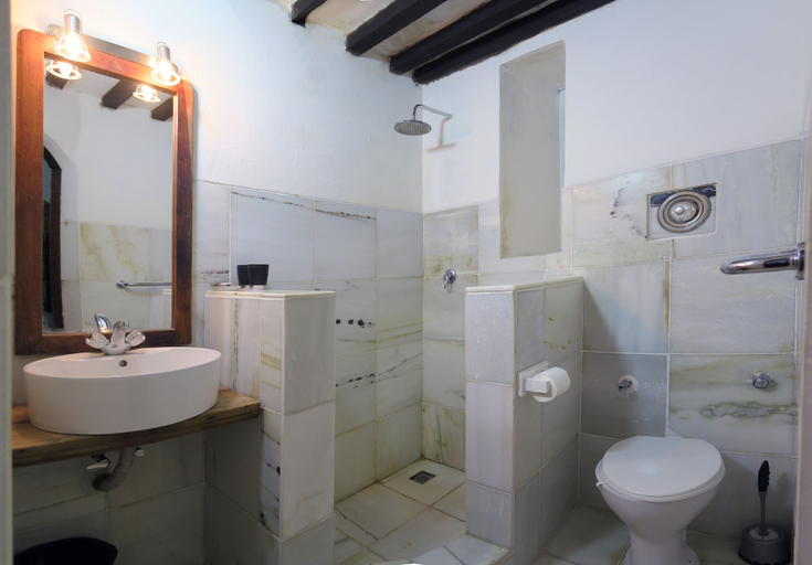 Bathroom 3, Cafe Central, Mossuril