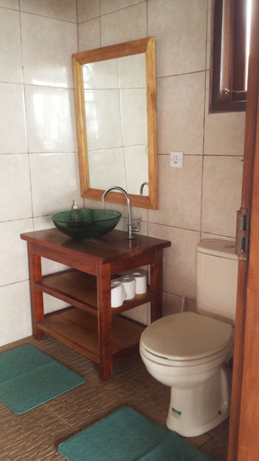Bathroom 4, Om Shanti Cottages, Karangasem