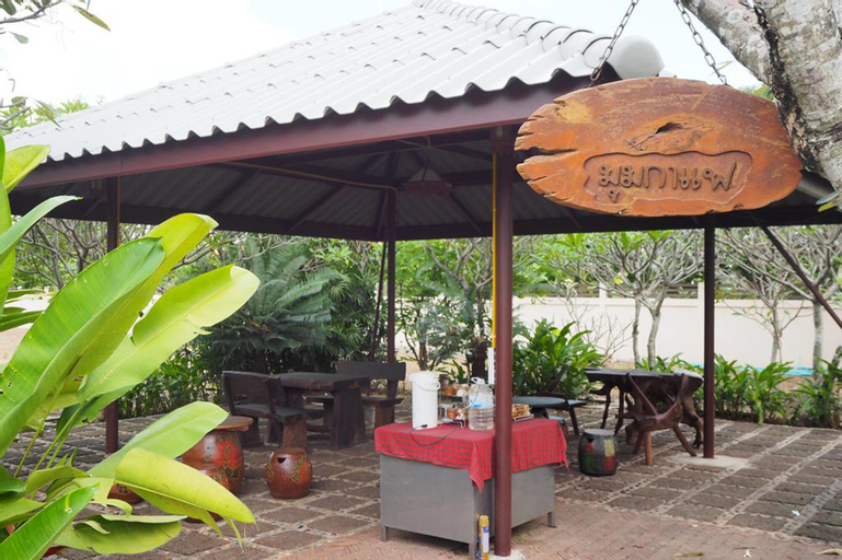 Food & Drinks 5, Country Inn 304, Sri Mahar Pho