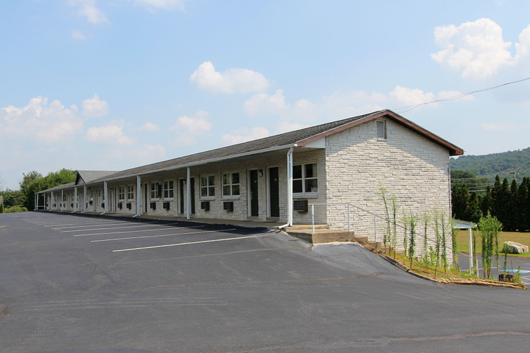 Exterior & Views 2, Knights Inn Pine Grove, Schuylkill