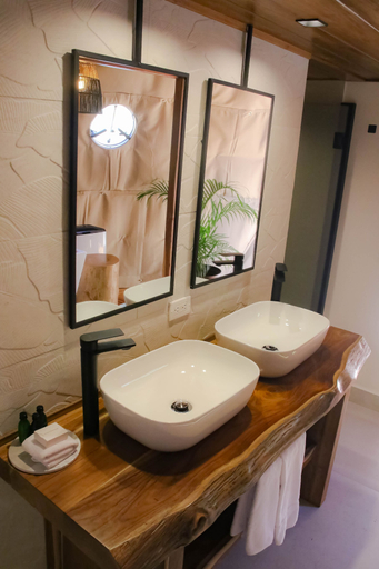Bathroom 5, Tree Trek Boquete Adventure Park, Boquete