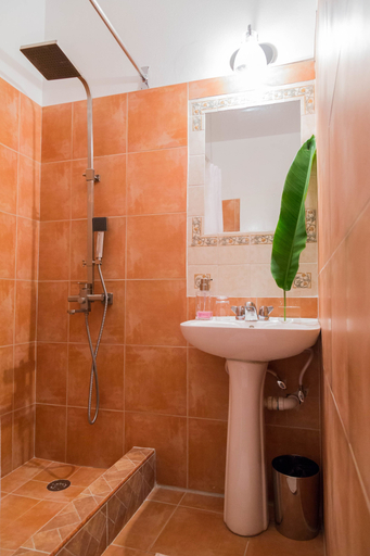 Bathroom 4, Renovated Apt.Walk to Marley Museum
