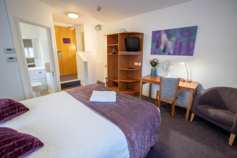 Bedroom 3, Redwings Lodge Solihull, Solihull