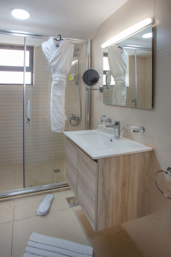 Bathroom, Triple A Hotel Apartments, Wadi Essier