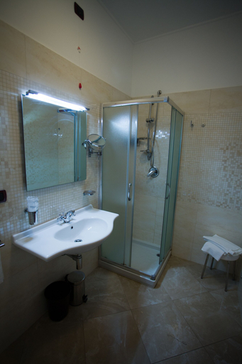 Bathroom 5, Palace Hotel San Michele, Foggia