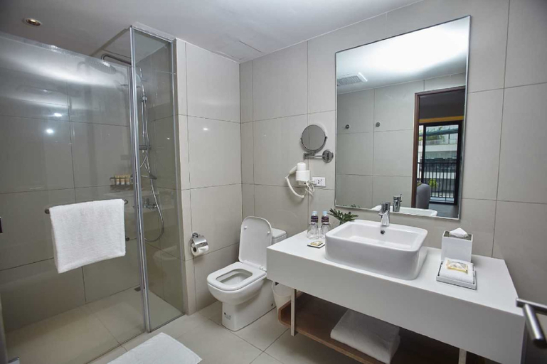 Bathroom 5, Quest Hotel Tagaytay, Tagaytay City