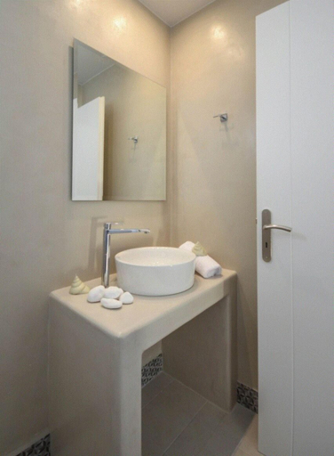 Bathroom 4, Plaka Collection, South Aegean