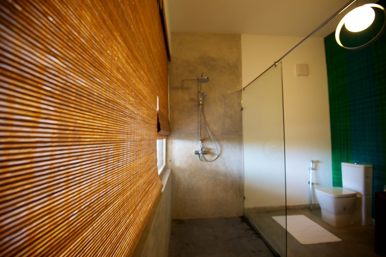 Bathroom 5, Roman Beach, Hikkaduwa