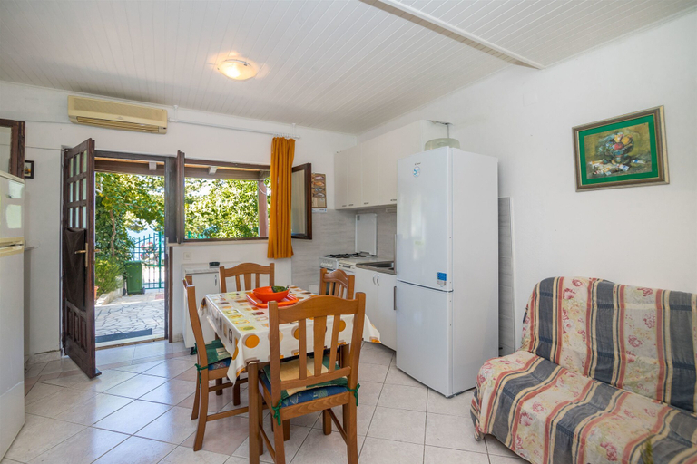 Others 4, Apartments Ivan, Podgora