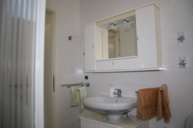 Bathroom 5, Casa Muggine, Sassari
