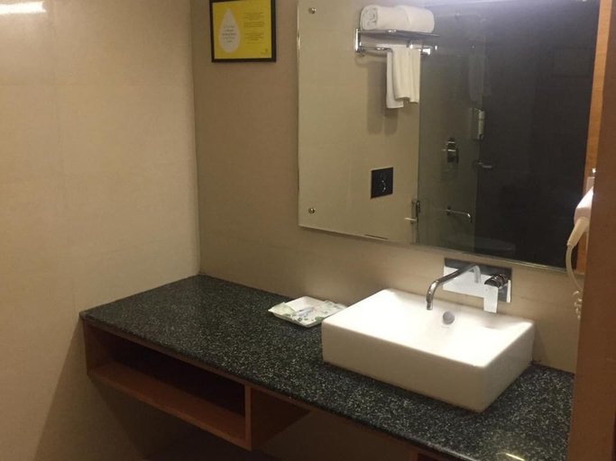 Bathroom 5, Lemon Tree Hotel, Dehradun, Dehradun