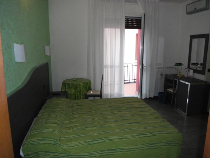 Bedroom 2, Albergo Renato, Milano