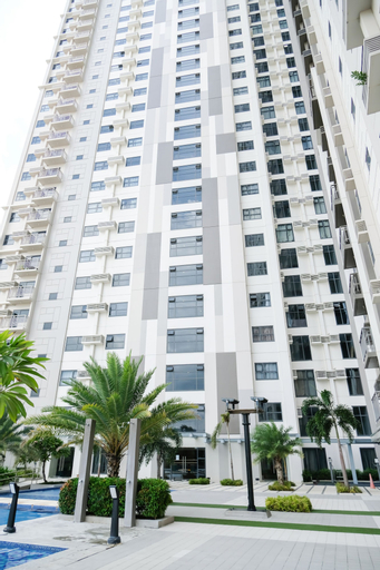 Exterior & Views 21