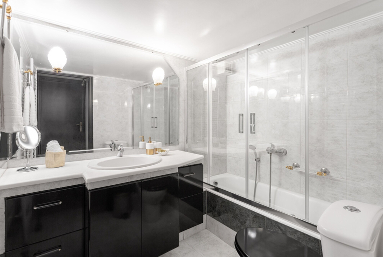 Bathroom 2, Fresh Detailed Stylish Apt at Acropolis, Attica