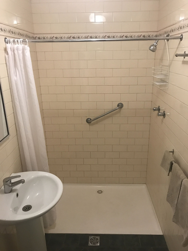 Bathroom 4, Sturt Motel, Broken Hill