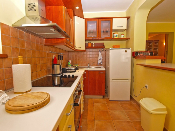 Others 5, Apartment 389, Pula