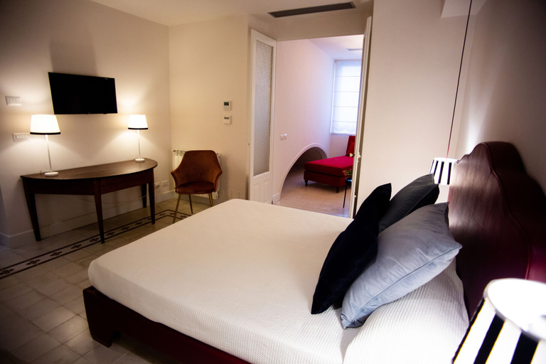 Bedroom 4, Suite 35, Catania