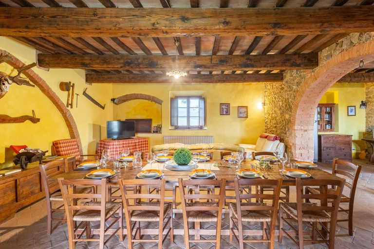 Food & Drinks 5, Villa Podere Belvedere: Large Private Pool, Sea Views, WiFi                                         , Siena