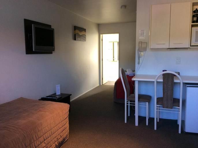 Bedroom 2, Marksman Motor Inn, Wellington