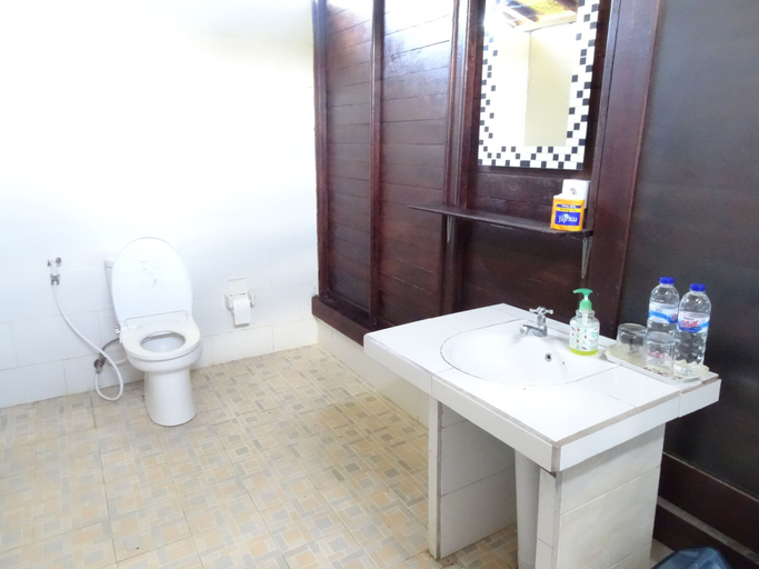 Bathroom 4, Perdana Lembongan, Klungkung