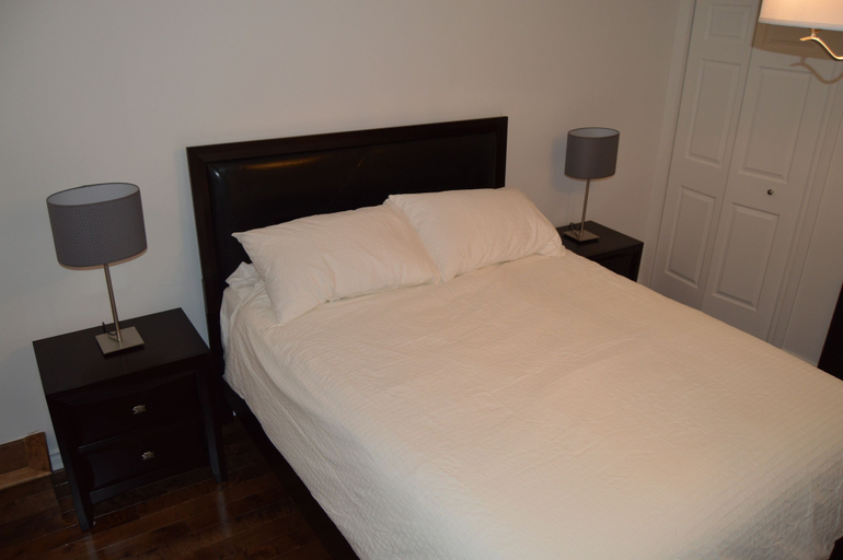 Bedroom 2, The Rock apartment - mtlFlats, Montréal
