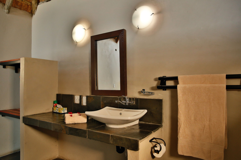 Bathroom, Thamalakane River Lodge, Ngamiland East