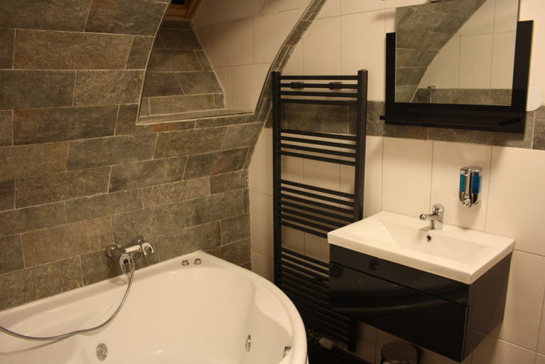Bathroom 5, C&S Hotel, Pinneberg