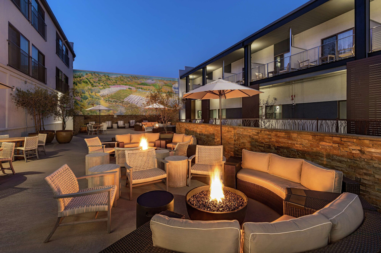Food & Drinks 5, Hilton Garden Inn Davis Downtown, Yolo