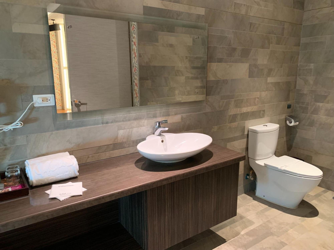 Bathroom 4, Leedon Motel, Kaohsiung