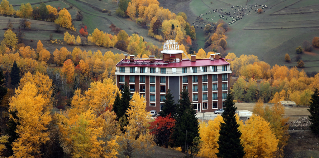 Exterior & Views