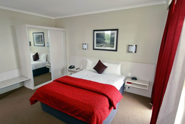 Bedroom 2, Isa Hotel, Mount Isa