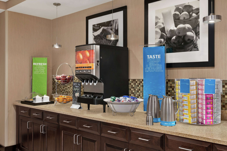 Food & Drinks 5, Hampton Inn & Suites Mount Joy/Lancaster West, Lancaster