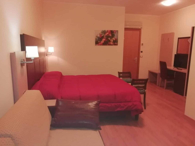 Bedroom 3, Hotel Miami, Teramo