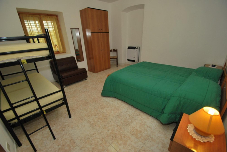 Bedroom 5, Dante Pino in Tocco da Casauria, Pescara