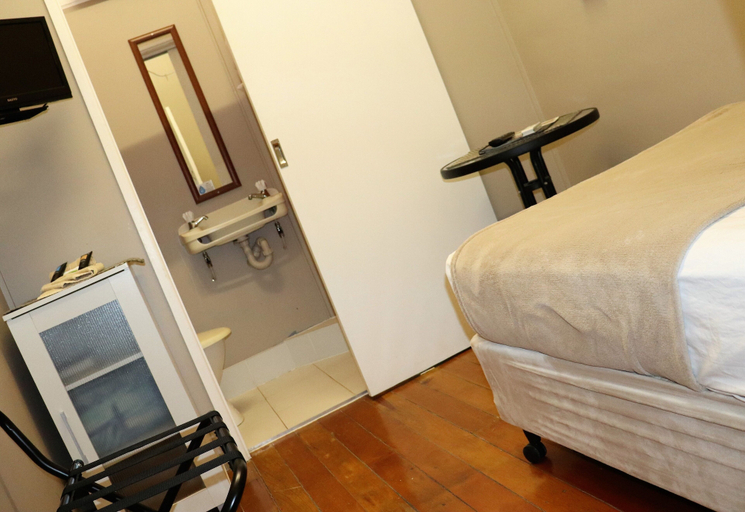 Bedroom 3, Hotel Corones, Murweh