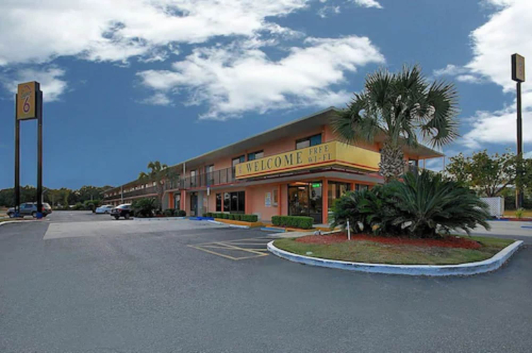 Exterior & Views 2, Super 6 Inn Suites, Escambia